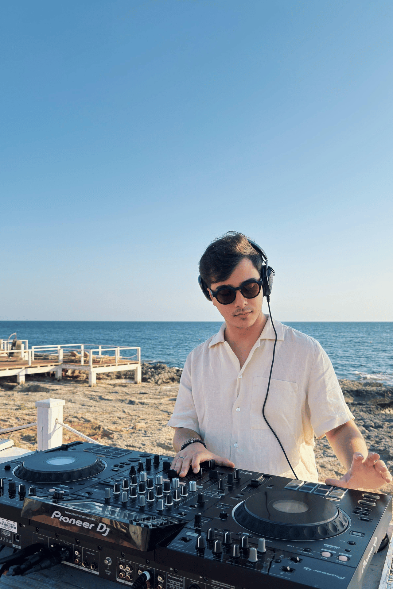 SEREZUELO on stage - Beach set Ibiza